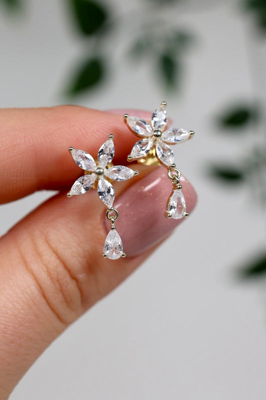 Laria Gold Stud Earrings