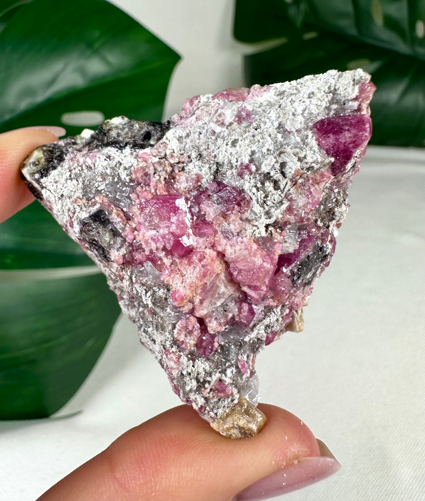 Pinker Granat mit Vesuvianit Nr.30PG