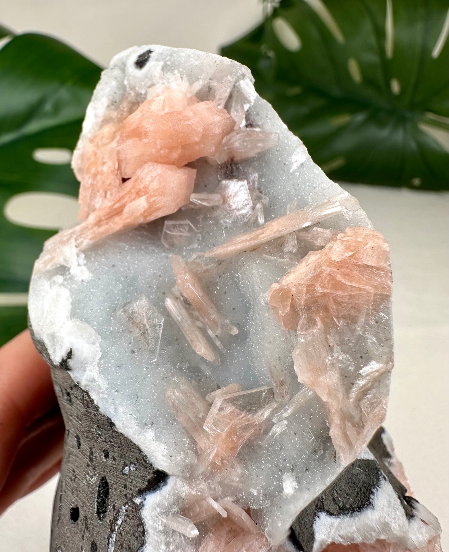 Blauer Chalcedon mit Stilbit Nr.173CS