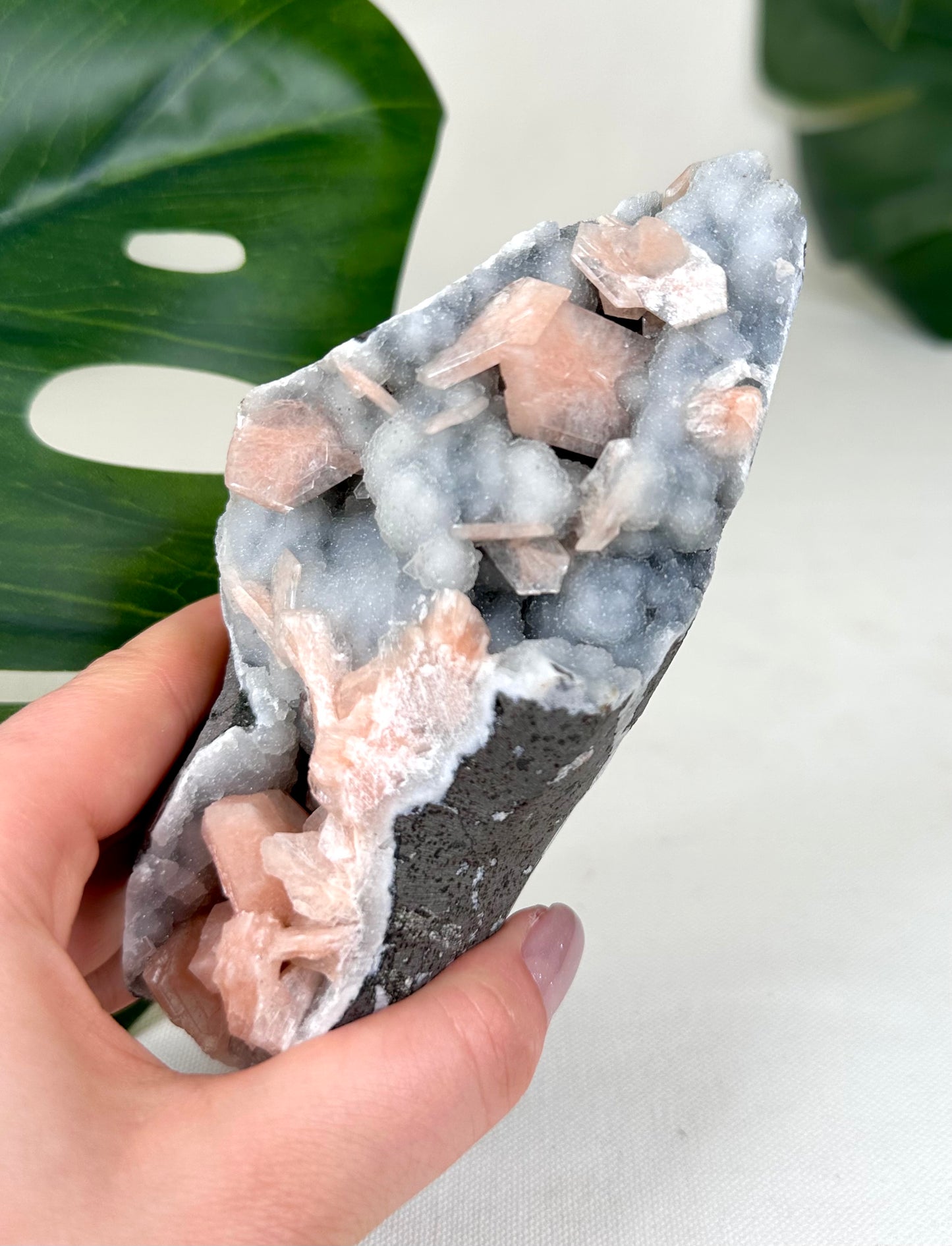 Blauer Chalcedon mit Stilbit Nr.146CS