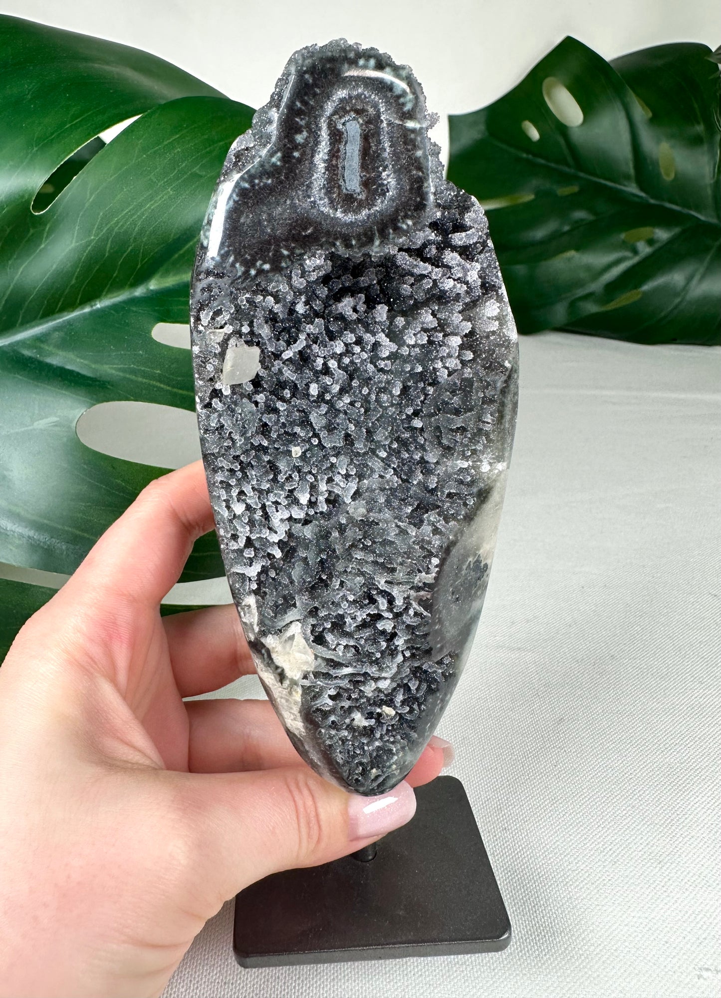 Schwarzer Amethyst mit Calcit Nr.139SA