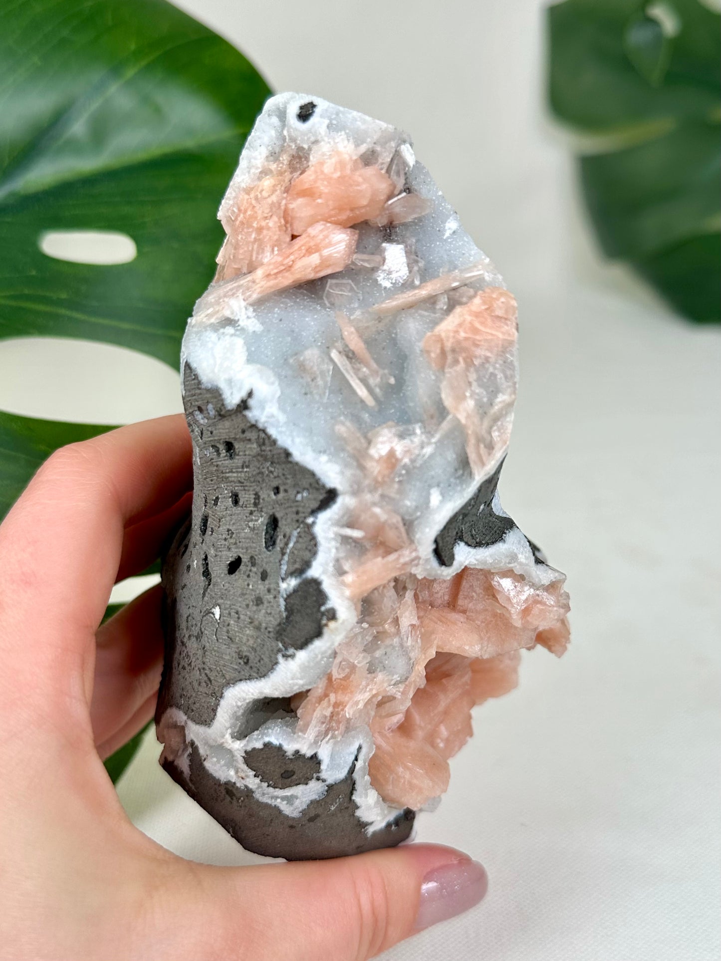 Blauer Chalcedon mit Stilbit Nr.173CS