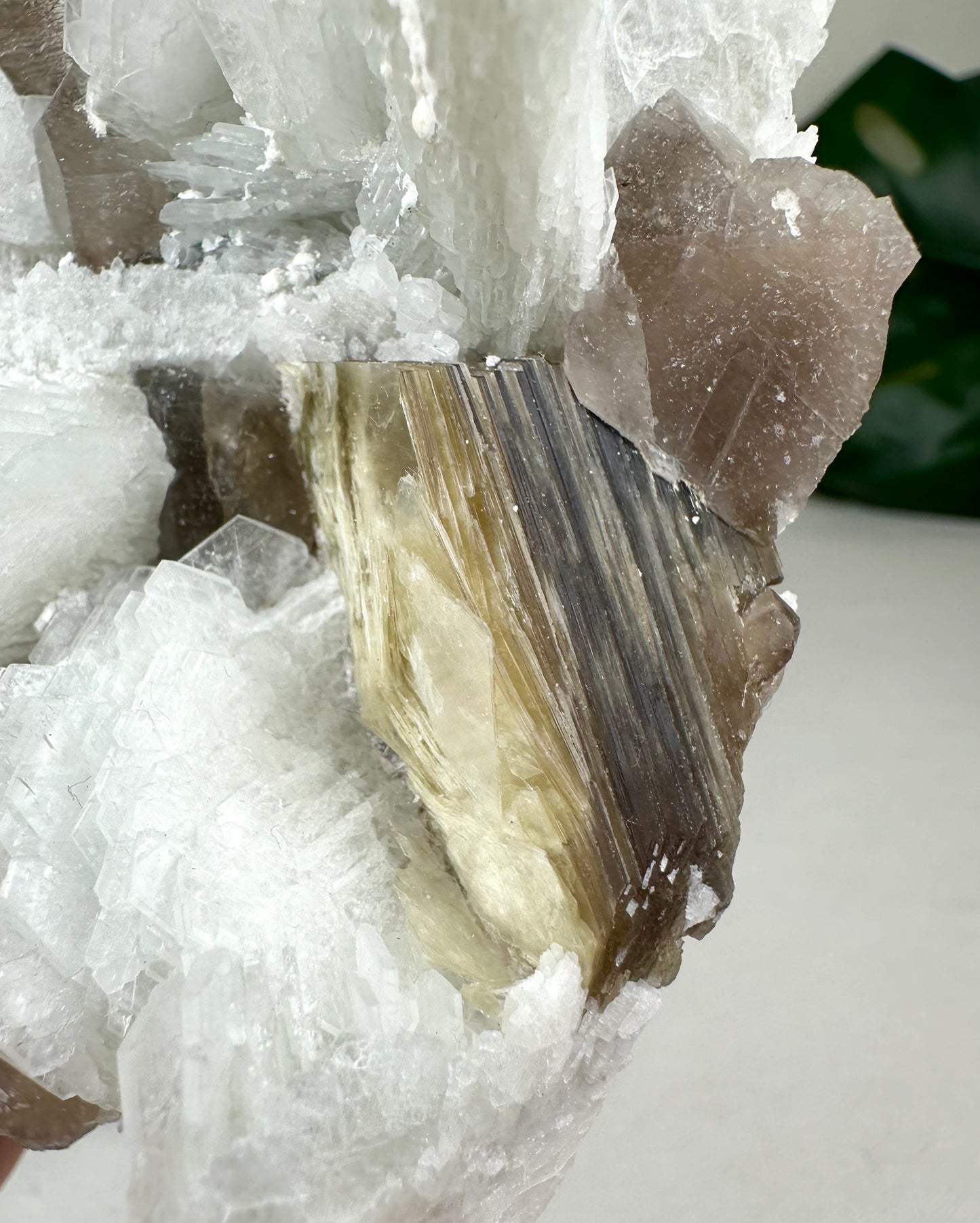 Citrin mit Feldspat und Golden Mica Nr.244CF