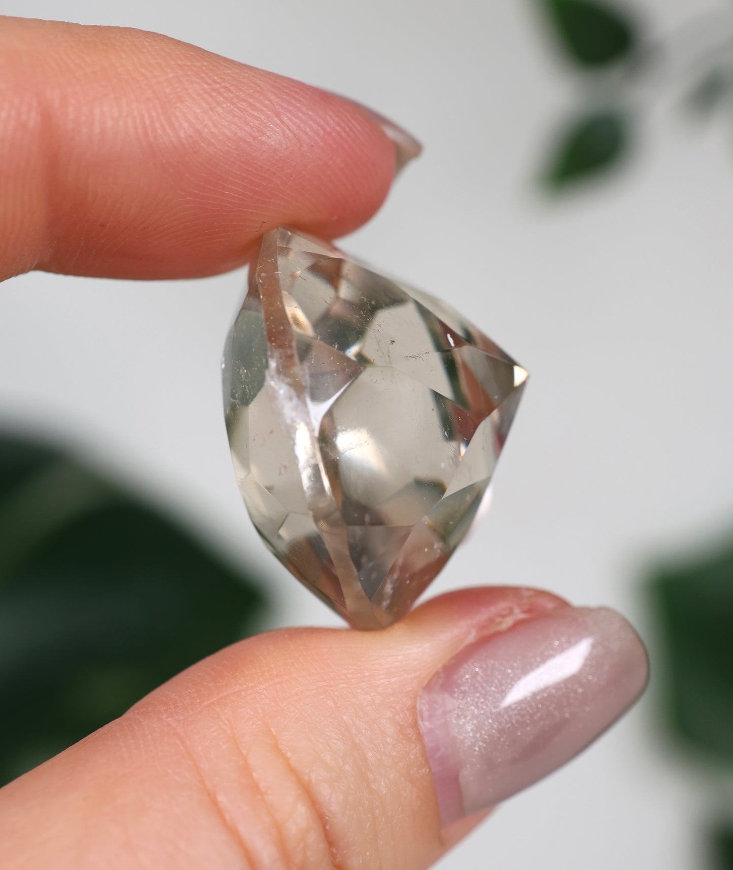 Heller Rauchquarz Diamantenschliff Nr.27RD