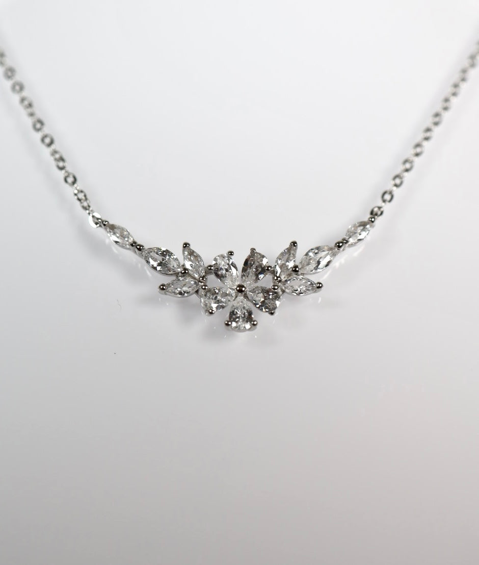 Petalyn Kette Silber