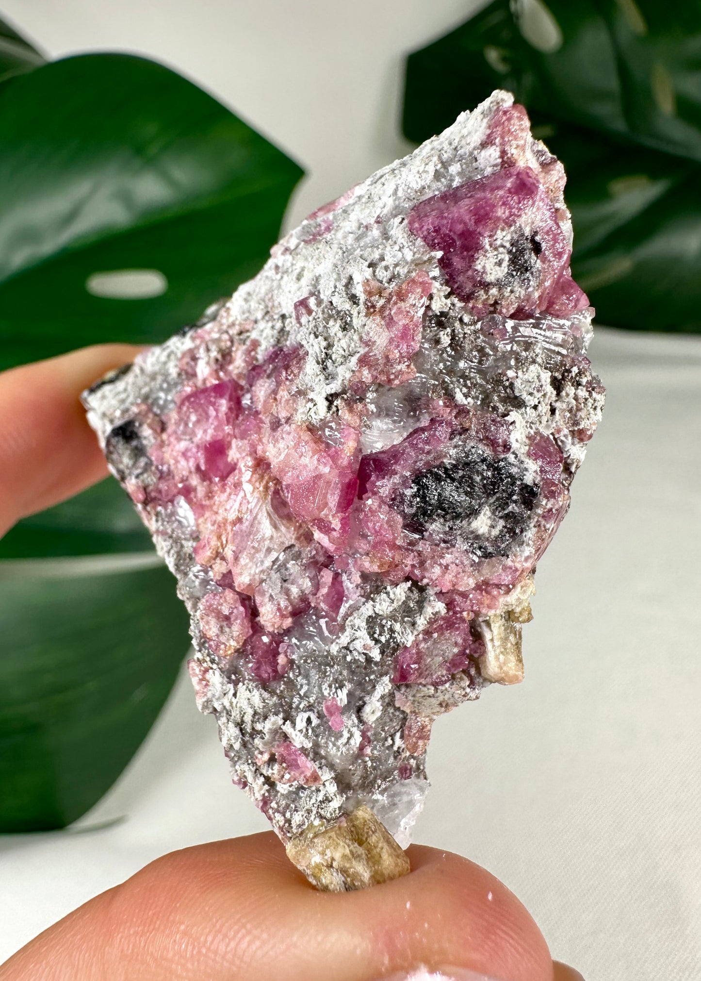 Pinker Granat mit Vesuvianit Nr.30PG