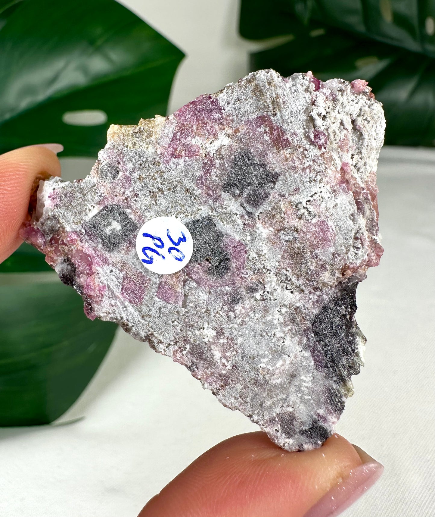 Pinker Granat mit Vesuvianit Nr.30PG