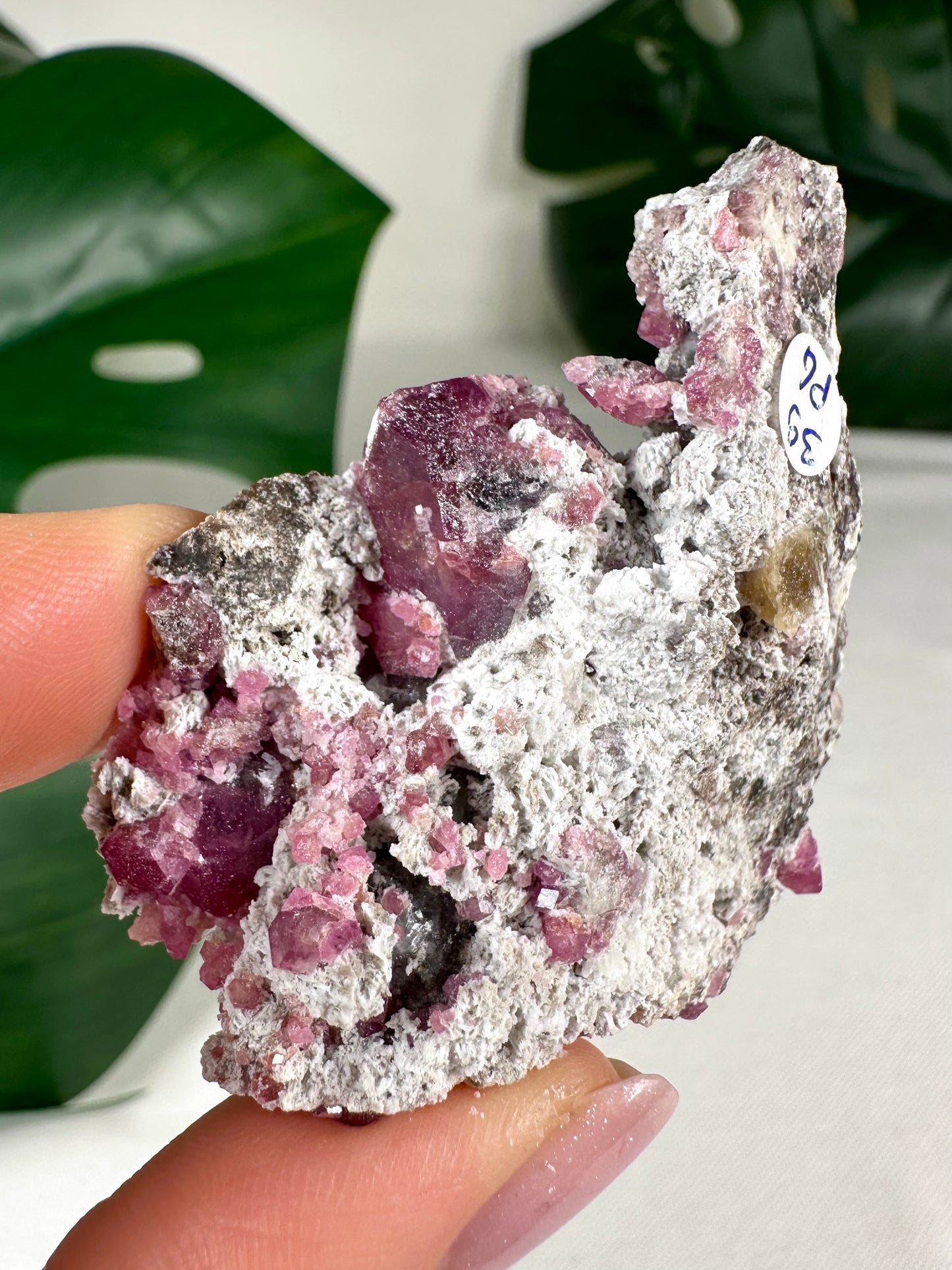 Pinker Granat mit Vesuvianit Nr.39PG