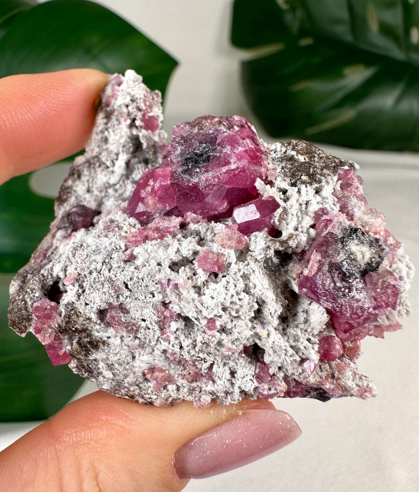 Pinker Granat mit Vesuvianit Nr.39PG
