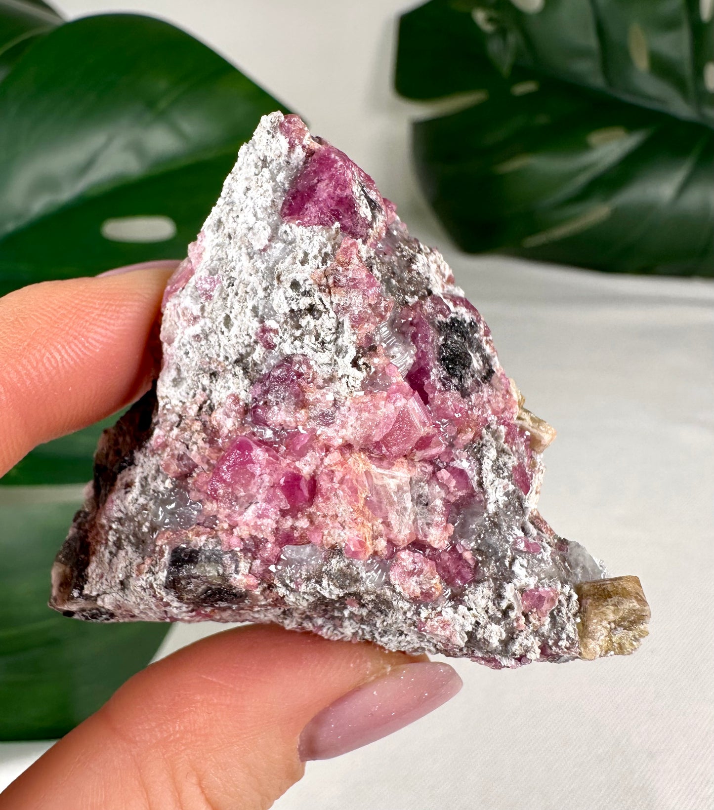 Pinker Granat mit Vesuvianit Nr.30PG
