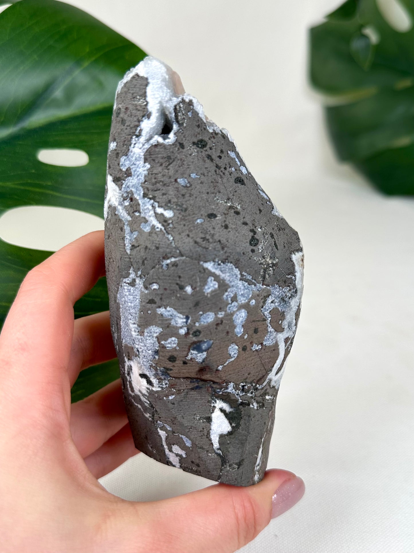 Blauer Chalcedon mit Stilbit Nr.146CS