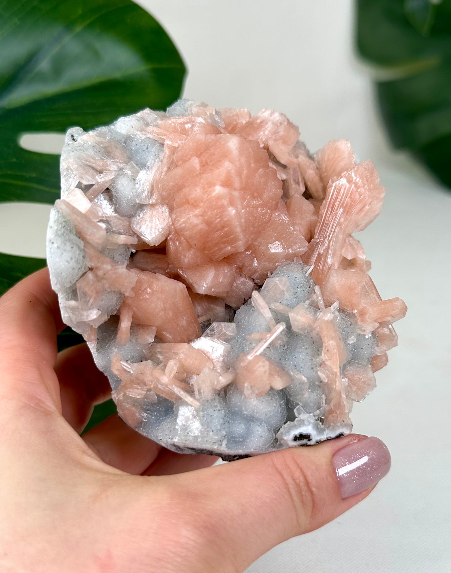 Blauer Chalcedon mit Stilbit Nr.155CS