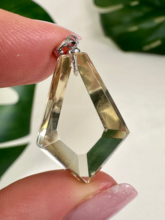 Heller Citrin Anhänger Nr.33C