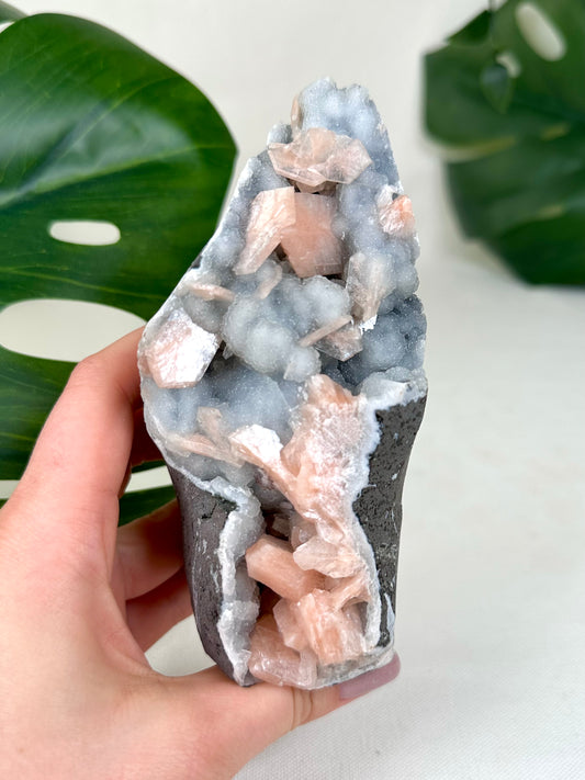 Blauer Chalcedon mit Stilbit Nr.146CS